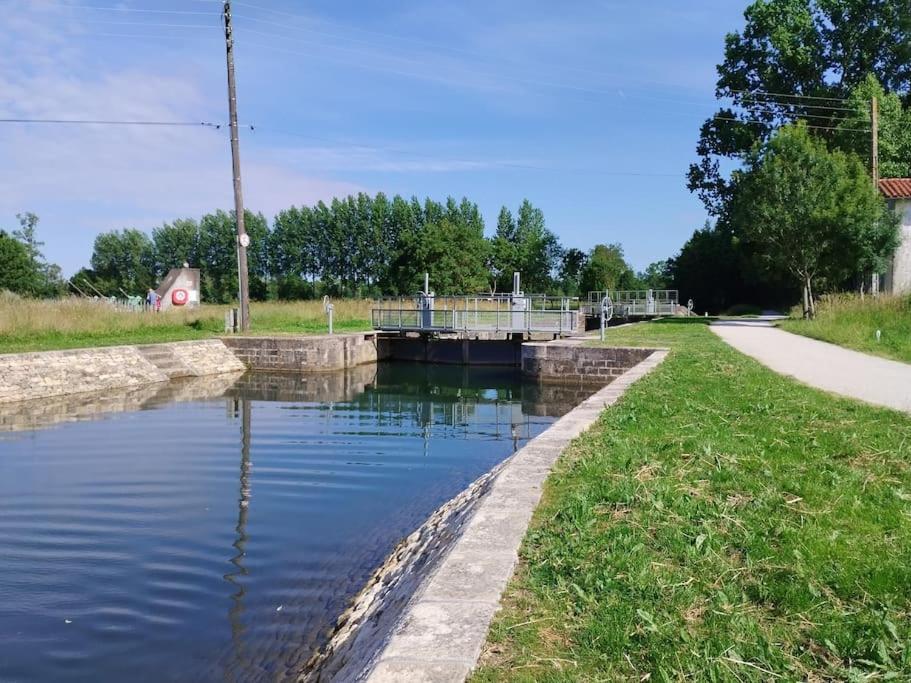 Gite Le Vieux Moulin Sansais Экстерьер фото